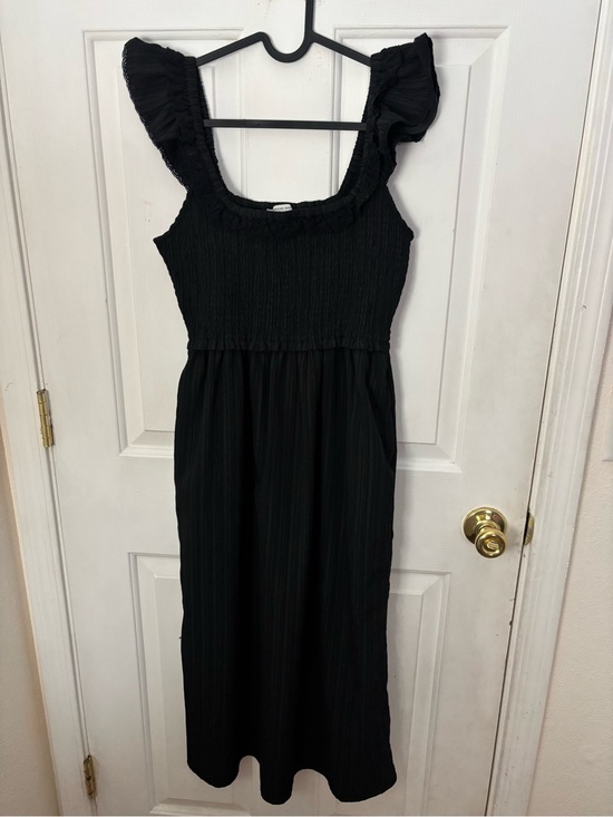 American Eagle Outfitters Dresses & Skirts - American Eagle Outfitters Black Ruffled Strap Midi Dress